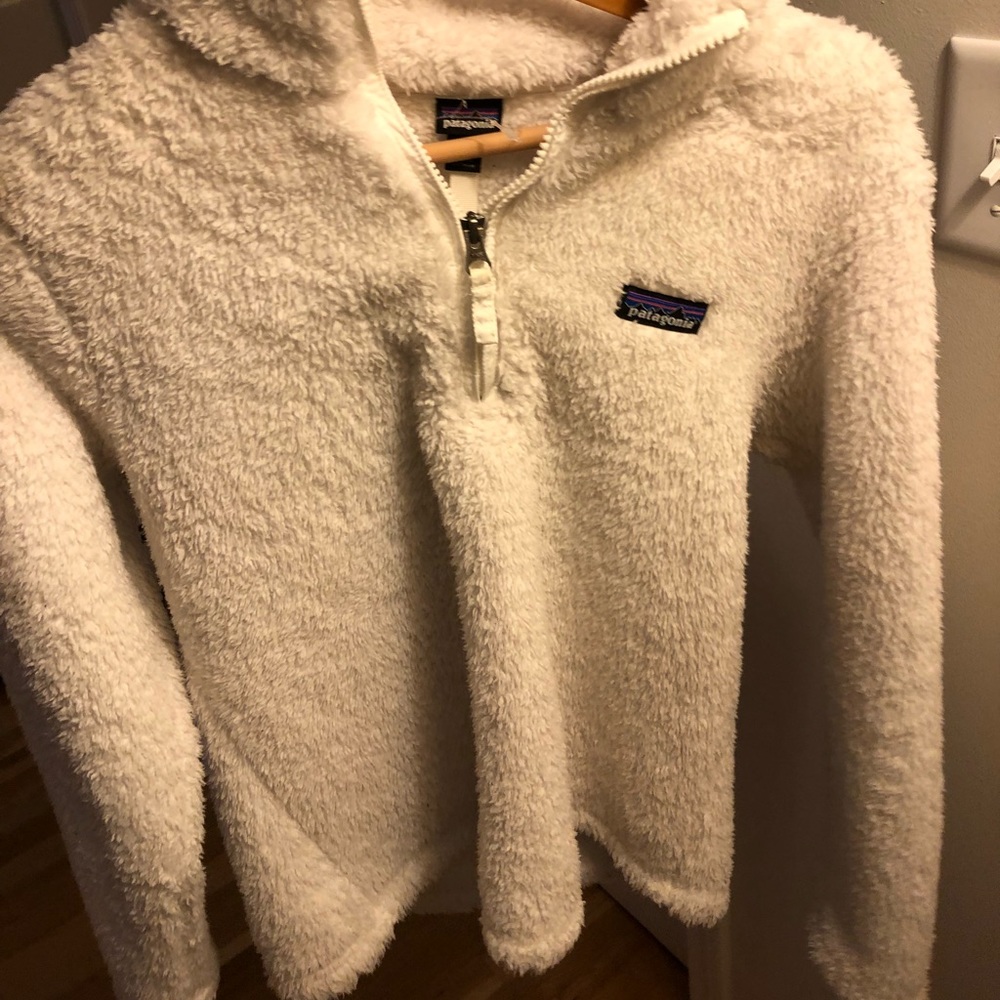 Patagonia white womens fuzzy fleece